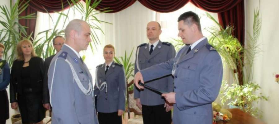 Nowym komendantem został podkom. Grzegorz Kobeszko (z lewej)