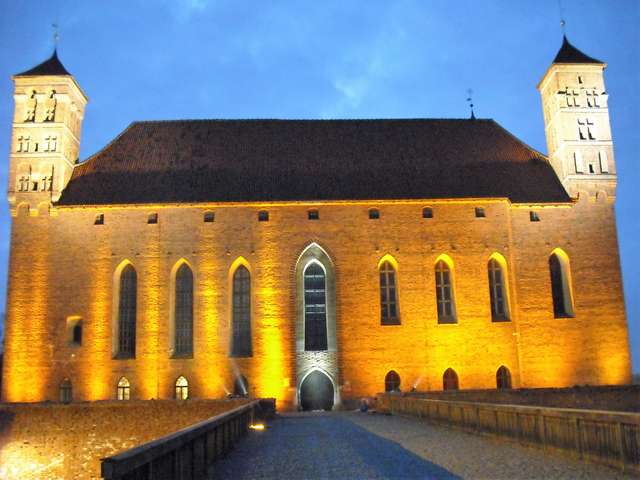fot. 05 — zamek kwiecień 2009