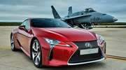 Lexus LC 500 kontra odrzutowiec F-18 w Madrycie 