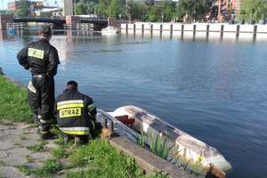 Cztery osoby wypadły z roweru wodnego do rzeki 