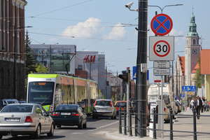 Tempo 30 i progi zwalniające. Ograniczenie prędkości na kolejnej ulicy w Olsztynie