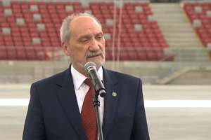 Antoni Macierewicz na ćwiczeniach przed szczytem NATO