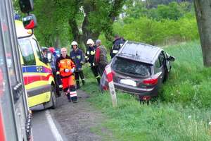 Wypadek na Warszawskiej. Dwa samochody w rowie 