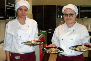 Potrawa z pierogami autorstwa elbląskich uczennic wyróżniona w konkursie kulinarnym