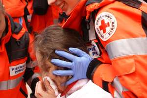 Pozorowany wypadek i sztuczna krew. Mistrzostwa pierwszej pomocy PCK na starówce w Olsztynie