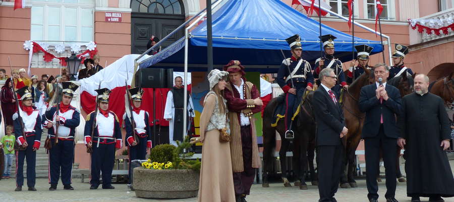 Tuż po historycznej paradzie głos zabrał m.in. burmistrz Iławy Adam Żyliński i zaprosił mieszkańców do obejrzenia przedstawienia 