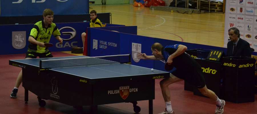 Kacper Petaś (z lewej) w Bydgoszczy wygrał pierwszego seta we Wschodzący Białystok Superlidze