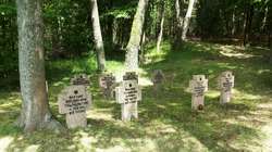 Kwatera wojenna na cmentarzu w Wyłudach