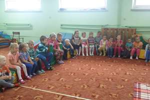 Przedszkolaki z Kozłowa uczą się jak udzielać pierwszej pomocy