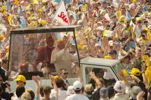 Papież Jan Paweł II w Olsztynie. 25. rocznica wizyty Ojca Świętego w stolicy regionu [FILM]