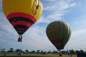 Festiwal Balonowy w Dywitach. Darmowe loty balonami na uwięzi, katapulta ludzka i inne atrakcje
