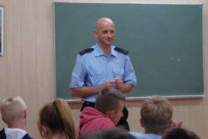 Bezpieczeństwo podczas wakacji – spotkanie w szkole w Hartowcu