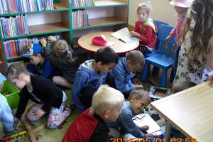 Pięciolatki z ZSP Kozłowo w Bibliotece Gminnej