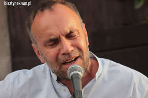 Jarosław Chojnacki zagrał i zaśpiewał na ulicy