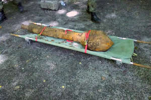 Podczas spaceru w Bażantarni znalazł... 50-kilogramowy pocisk rakietowy 