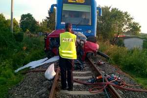 Tragiczna śmierć dwóch 18-latek na przejeździe kolejowym