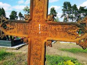 Krzyż na cmentarzu w Jonkowie