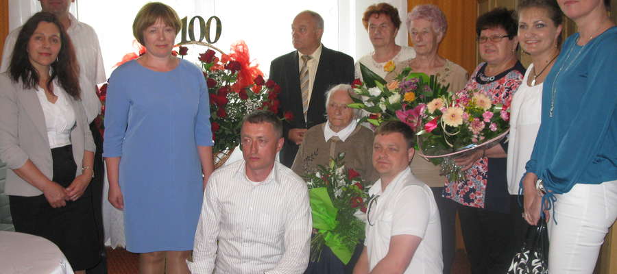 
Uroczystość  odbyła się w miejscu zamieszkania pani Antoniny,  w otoczeniu jej najbliższej rodziny, dzieci i wnuków
