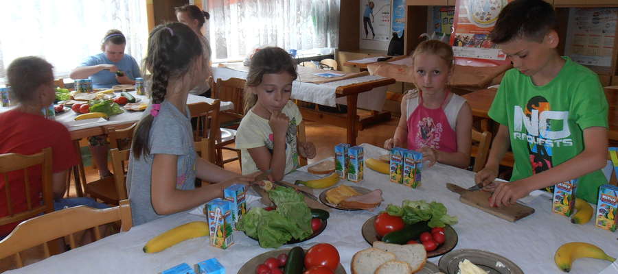 Dzieci przygotowywały smaczne,zdrowe i kolorowe kanapki