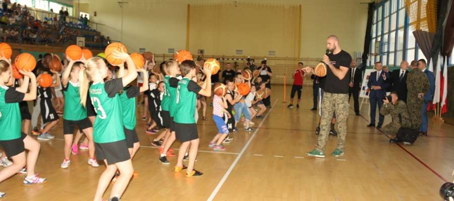 Trening młodych koszykarzy