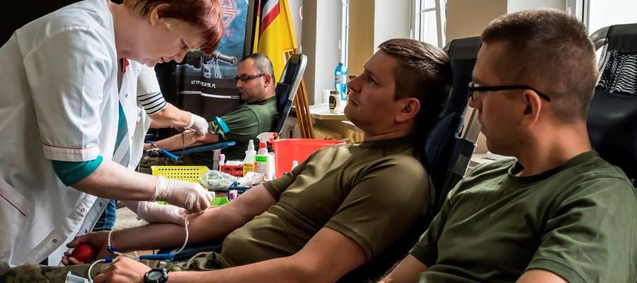 Pracownicy Regionalnego Centrum Krwiodawstwa i Krwiolecznictwa oddziału terenowego w Giżycku przyznali, że krew oddana przez żołnierzy pomoże zabezpieczyć kilkadziesiąt zabiegów, a także pozwoli uzupełnić zasoby banku krwi