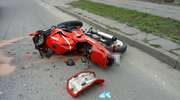 Pijany motorowerzysta spowodował kolizję. Uderzył w samochód dostawczy