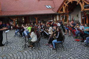 Koncert dętej z Kurzętnika na zakończenie obozu w Ostaszewie