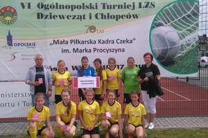 Dziewczyny z Janowca Kościelnego zagrały w finałach LZS "Mała Piłkarska Kadra Czeka"