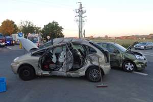Cztery osoby poważnie ranne w wypadku na "siódemce" w Kazimierzowie [zdjęcia]