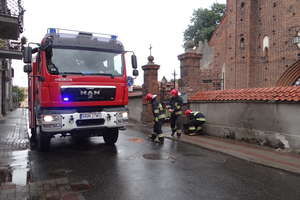 Strażacy usuwali plamę oleju z ul. Kościelnej