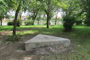 Pomnik XXX-lecia przy jeziorku "bartbetowskim" został rozebrany