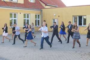 Niech żyje bal... w gimnazjum w Kijewie