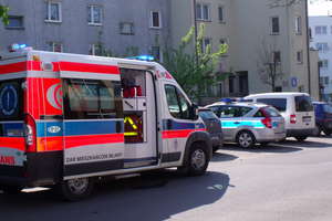 Wypadek na Chrobrego, mężczyzna wypadł z balkonu