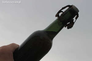 Znalazł pełną butelkę piwa z Biskupca, z 1940 roku