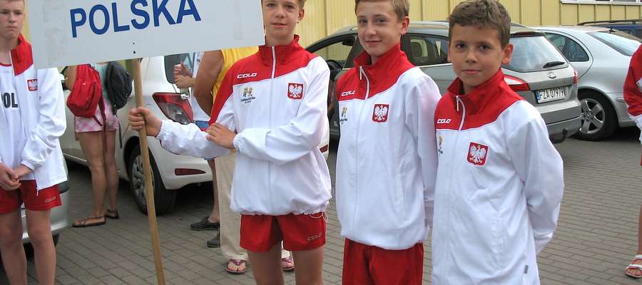Mateusz (pierwszy z prawej) godnie reprezentował polskie barwy narodowe w Łowiczu 