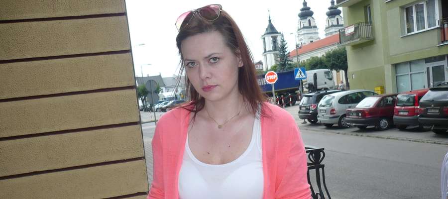 Agnieszka Rykowska - córka poszkodowanych mławian szuka innych pokrzywdzonych  
