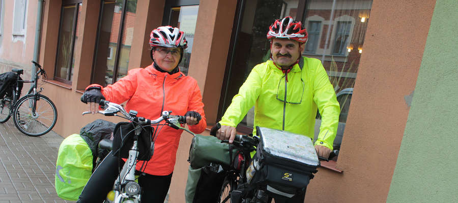Urszula i Tadeusz Wojciechowscy z Głubczyc przemierzają rowerami Warmię i Mazury.