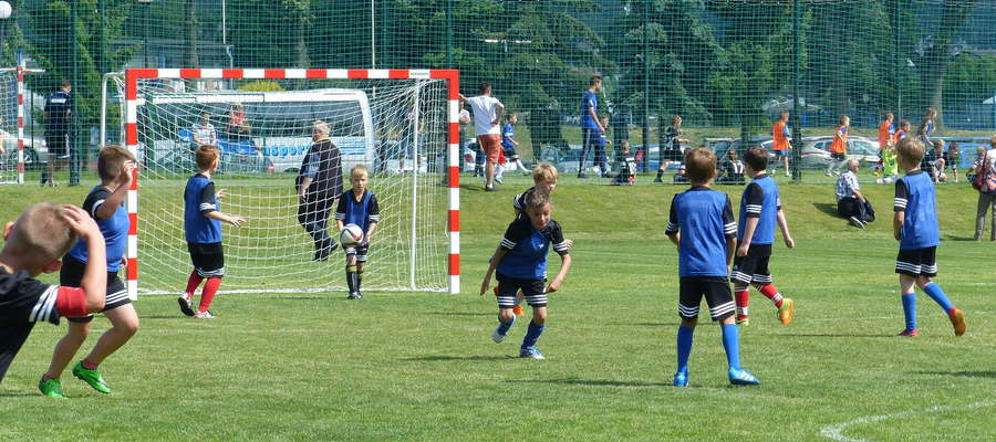 Piłka nożna jest nadal bardzo popularnym sportem wśród dzieci - oby tak zostało