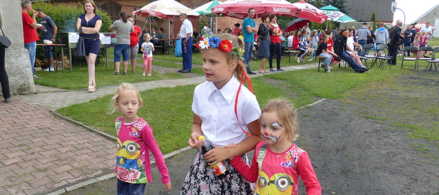 Wielu mieszkańców Tylic, również ci najmłodsi, chętnie spędzili niedzielne popołudnie na festynie