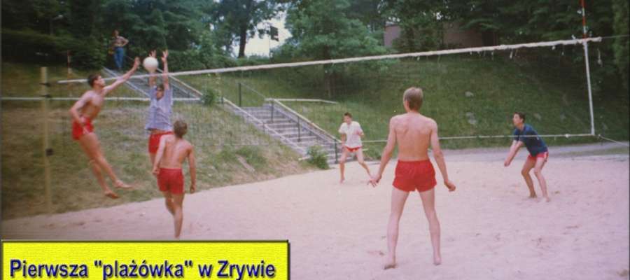 Pierwsze mecze siatkówki plażowej w Iławie — boisko przy Mechaniku, nad Małym Jeziorakiem, z którego nie raz trzeba było wyciągać piłkę