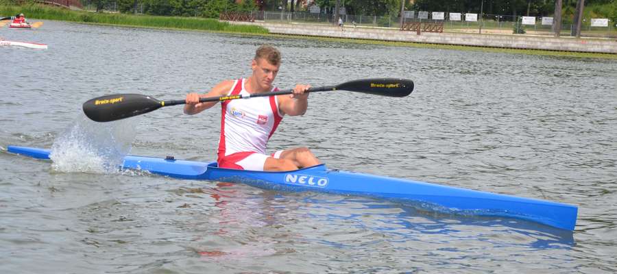 Dominik Wróblewski w ostatnich dniach trenował na Jeziorze Drwęckim, a od środy będzie pływał na torze w Płowdiw