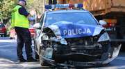 Radiowóz wjechał w BMW na Bałtyckiej w Olsztynie. Policjant w szpitalu