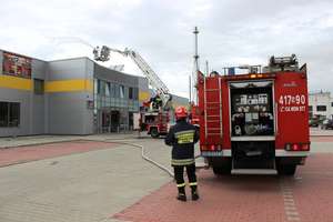 Strażacy gasili pozorowany pożar w Bricomarche