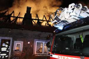 Pożar domu w Ławkach. Pogorzelcom potrzebna będzie pomoc