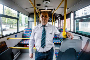 Wiele już przeżył jako kierowca miejskiego autobusu. Należy do najlepszych w swoim fachu