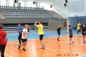 Piłkarze ręczni MDK Bartoszyce trenowali podczas obozu w Olecku