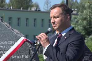 Prezydent Andrzej Duda odsłonił tablicę upamiętniającą Lecha i Marię Kaczyńskich