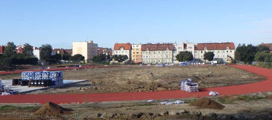 Nowa nawierzchnia pokryła bieżnię stadionu przy ul. Wyszyńskiego