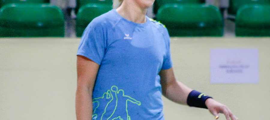 Dominika Grobelska gra na pozycji skrzydłowej. Przez ostatnie trzy lata grała w KPR Jelenia Góra