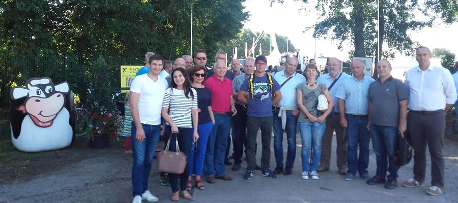 Delegacja z Nowego Miasta Lubawskiego przebywa na międzynarodowym spotkaniu w Hude. Na zdjęciu grupa przed wejściem na targi w Wusting.